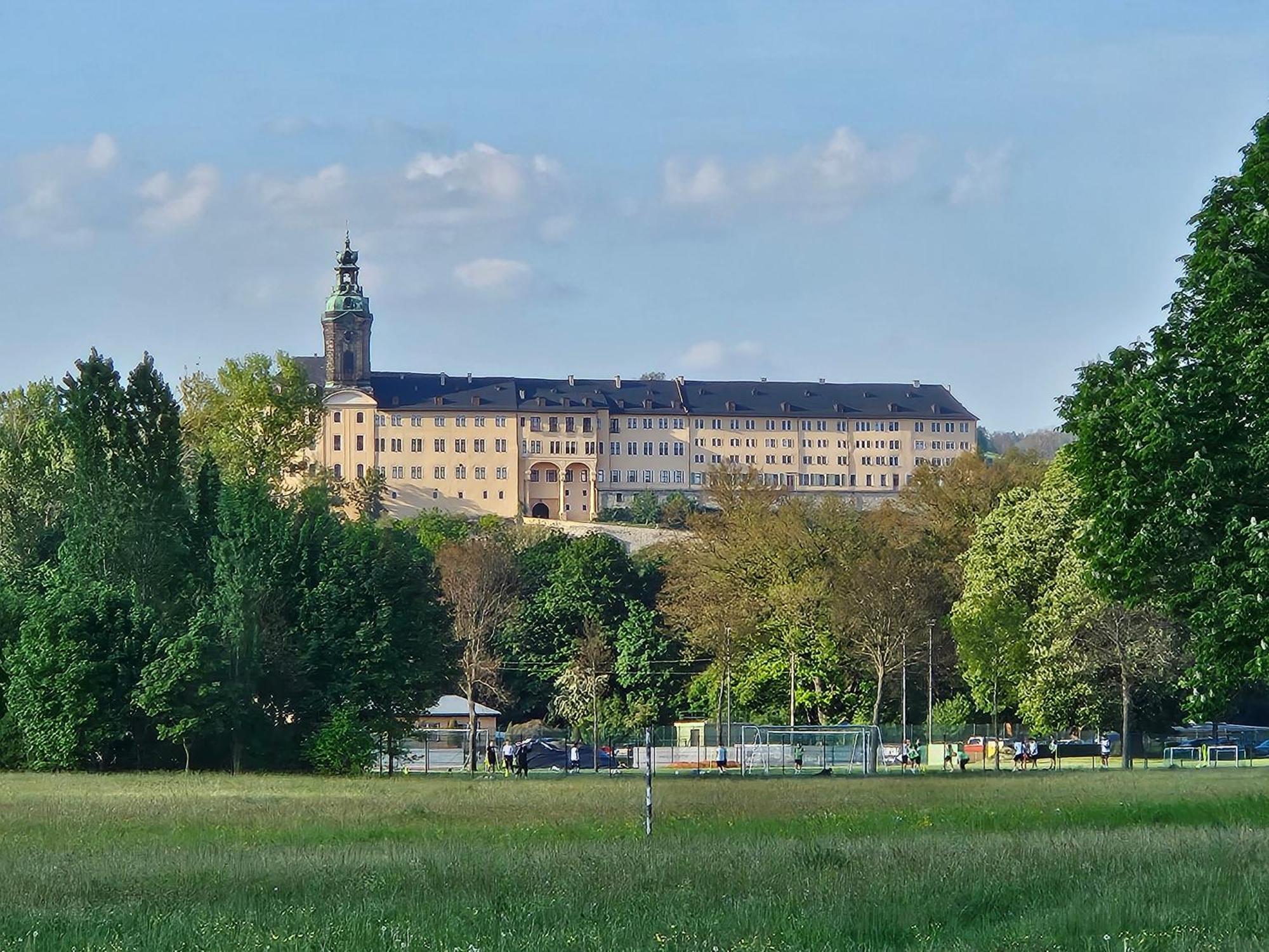 Apartments Am Saalebogen Mit Gartenterrasse, Grillkamin, Freie Parkplaetze Rudolstadt Exterior foto